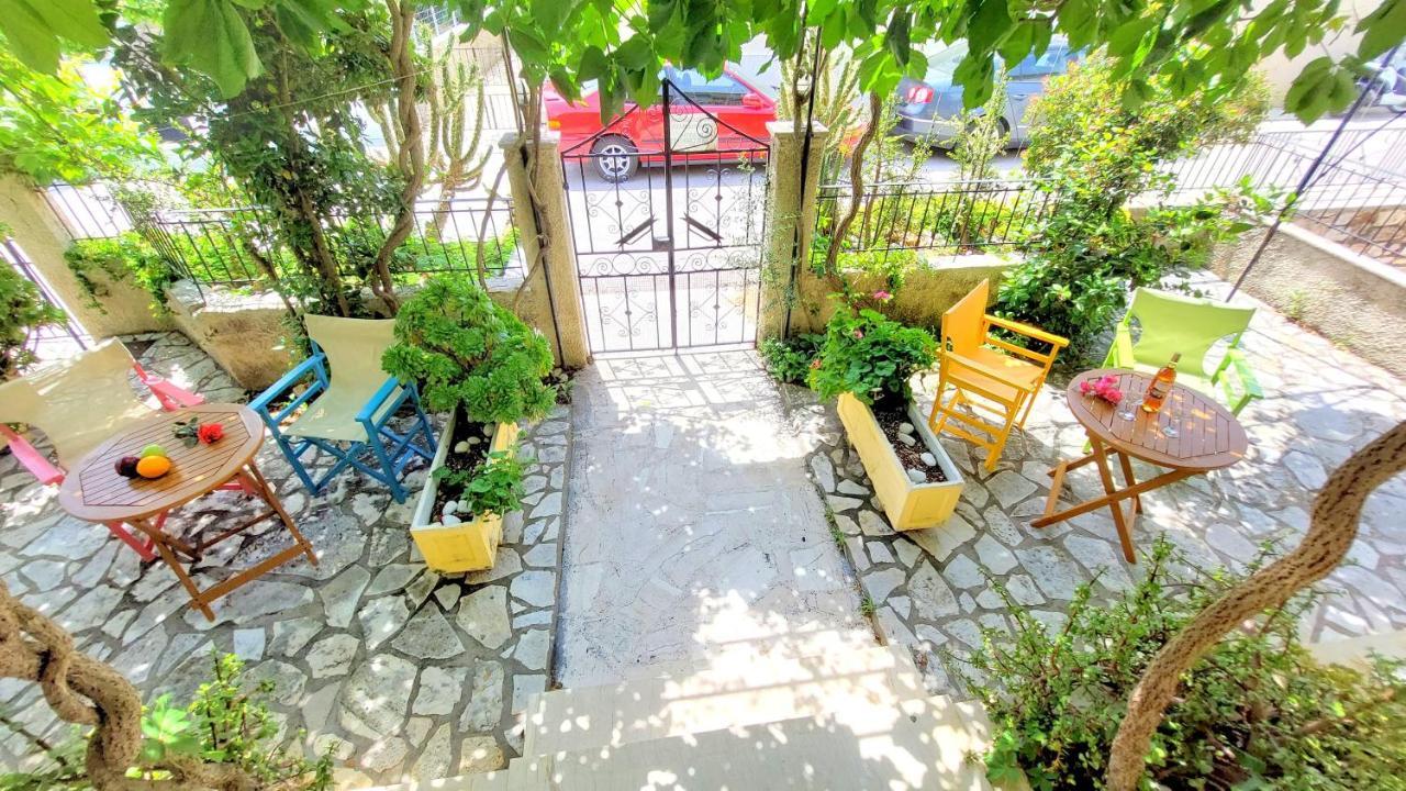 Lourantos Studios & Apartments Vathy  Exterior photo